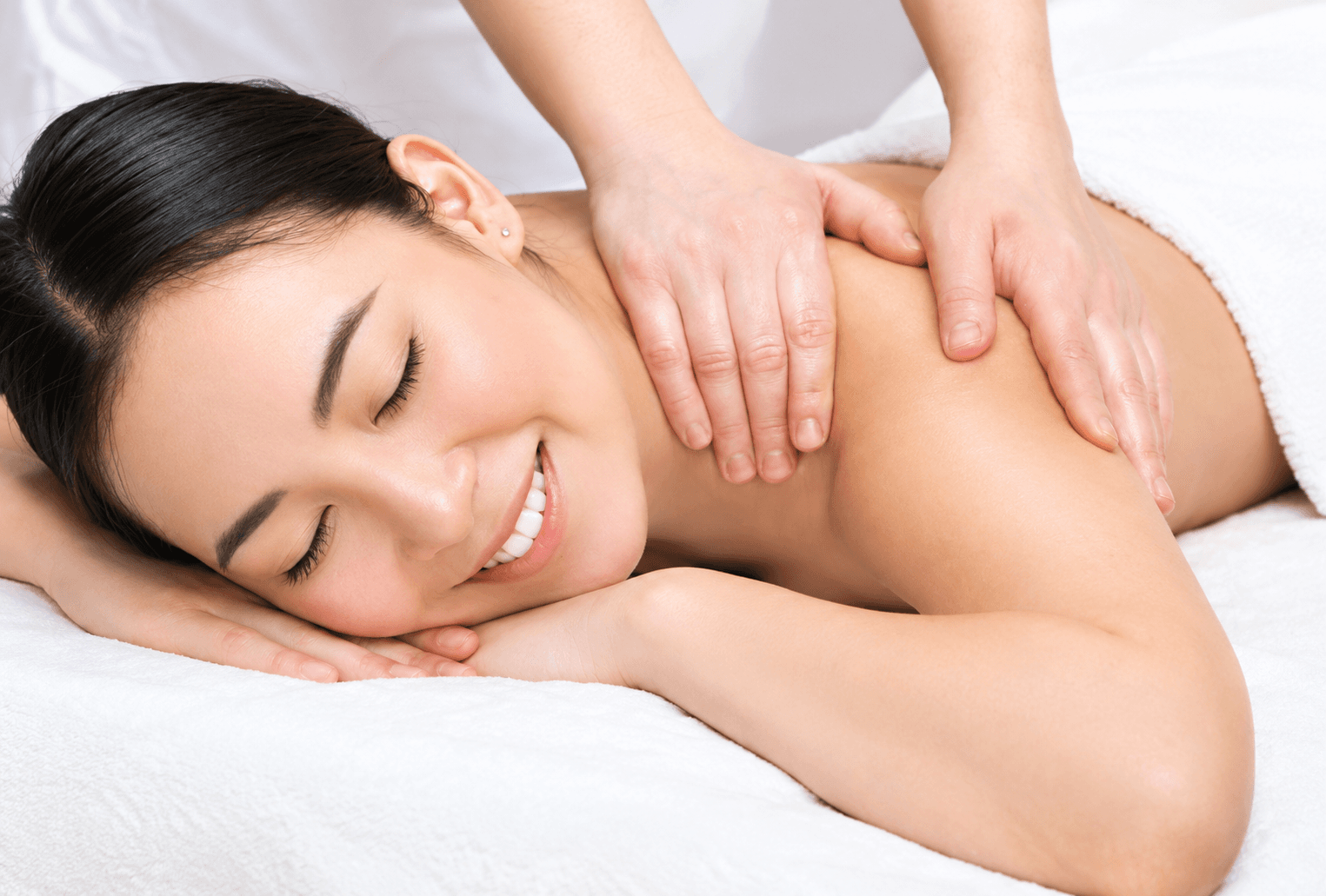 What is a Postnatal Massage and How Does It Benefit Mothers?